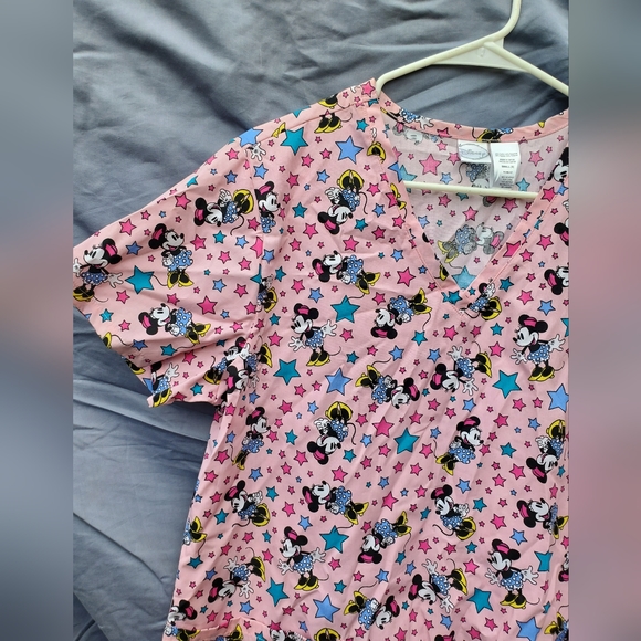 NWOT Women's Minnie Mouse Scrub Top by Disney Small with Minnie Mouse pink - Picture 2 of 4